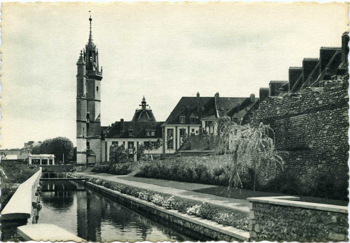 Evreux-Ville. Promenades de l'Iton et le Beffroi.