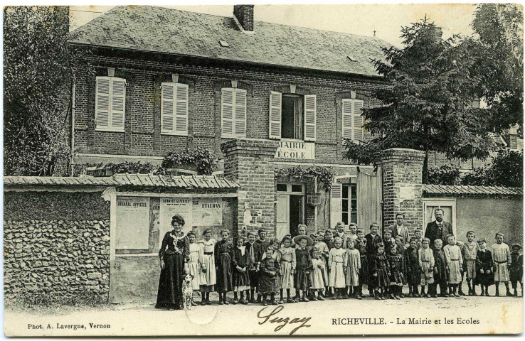 Richeville. La Mairie et les Ecoles.