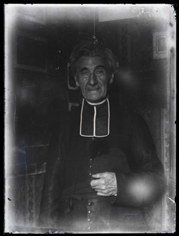 Portrait d'un prêtre.