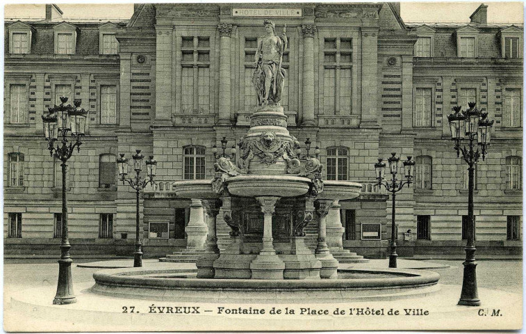 Evreux-Ville. Fontaine de la Place de L'Hôtel de Ville.