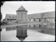Pigeonnier dans la cour de la grange dîmière de Daubeuf-la-Campagne (Eure)