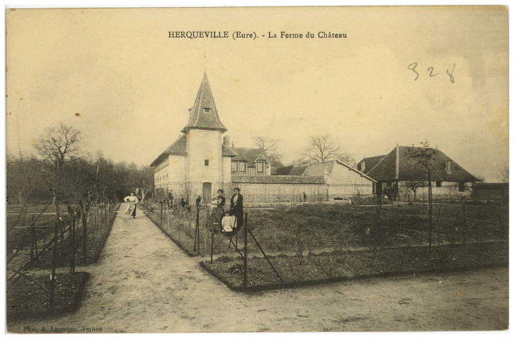 Herqueville. La Ferme du château.