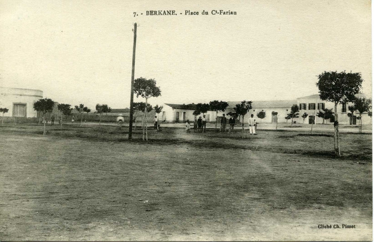 BERKANE - Place du Ct-Fariau