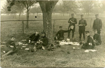 Ecouis. [Soldats en repos].