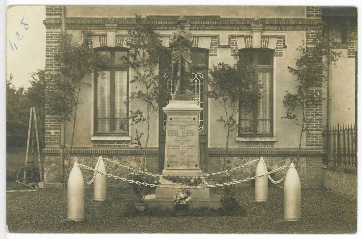 Sainte-Colombe-la-Campagne. Le Monument.