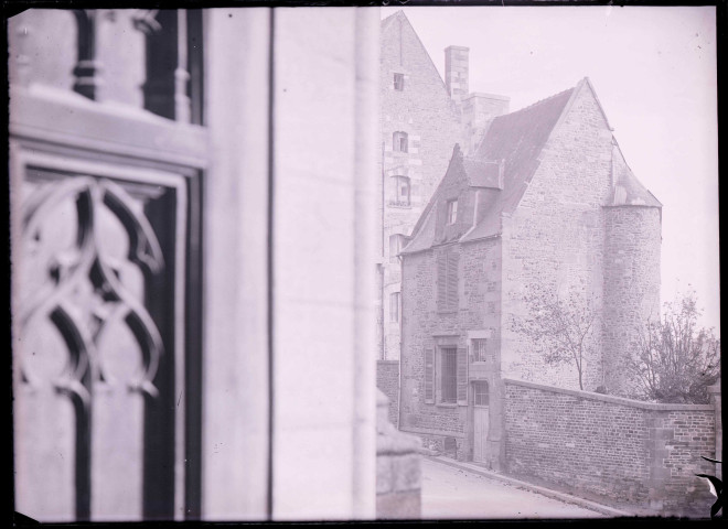 Maison en pierre située sur les remparts de Fougères (Ille-et-Vilaine).
