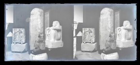 Salle et collections d'un musée égyptien.
