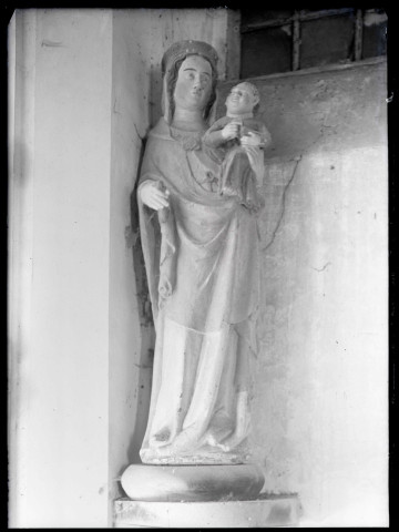 Statue de Vierge à l'enfant de l'église de Bouafles (Eure).