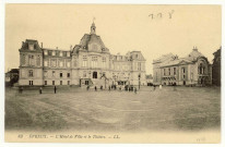 Evreux-Ville. L'Hôtel de Ville et le Théâtre.