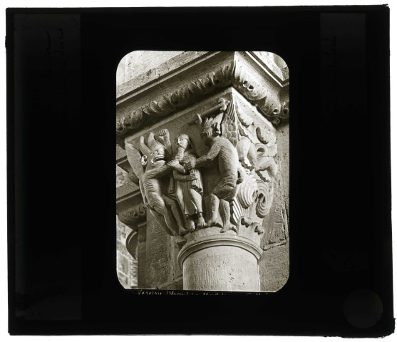 Basilique Sainte-Marie-Madeleine de Vézelay (Yonne), chapiteau du huitième pilier nord "La première tentation de Saint-Antoine".
