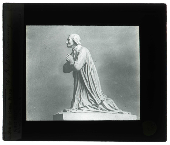 Statue de Cabuchet représentant Jean-Marie Vianney, curé d'Ars-sur-Formans (Ain).