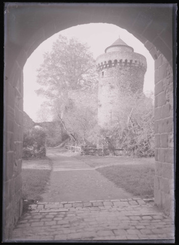 Promenade sur les remparts de Fougères (Ille-et-Vilaine).
