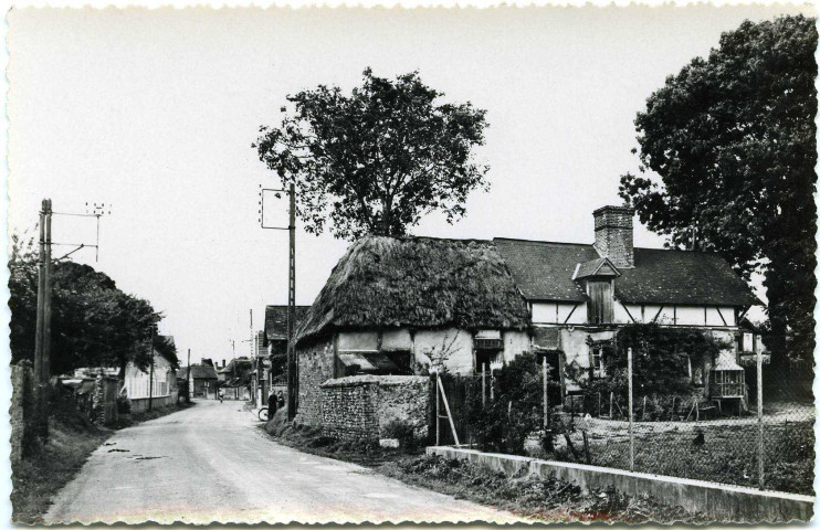 Fresne-l'Archevêque. [Entrée du village].