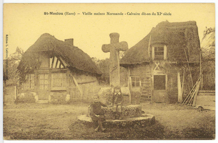 Saint-Maclou. Vieille maison Normande - Calvaire dit-on du XIe siècle.