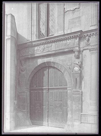 Porte cochère de la maison natale de Saint-Jean-Baptiste de La Salle à Reims (Marne).