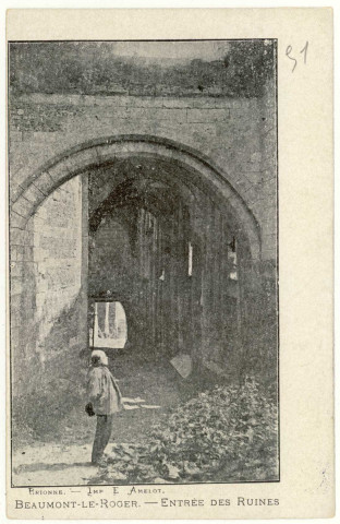Beaumont-le-Roger. Entrée des Ruines.