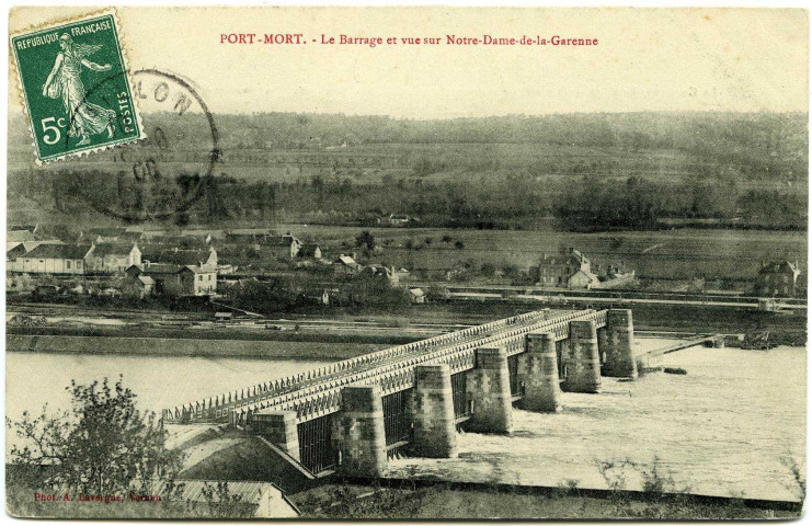 Port-Mort. Le Barrage et vue sur Notre-Dame-de-la-Garenne.