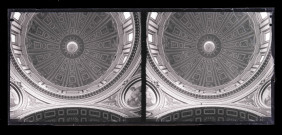 Plafond du dôme de la cathédrale Saint-Pierre de Rome (Italie).