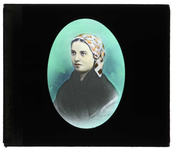 Portrait de Bernadette Soubirous à Lourdes (Hautes-Pyrénées).