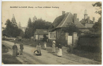 Saussay-la-Vache. La Place et Maison Boutigny.