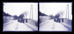 Femmes voilées dans les rues d'une ville d'Algérie.