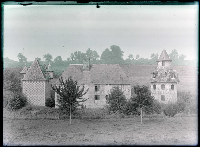 Manoir normand avec pigeonnier.