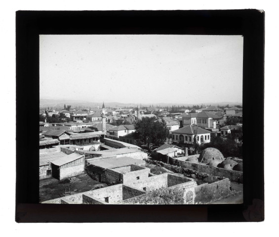 Vue générale d'une ville et de ses minarets.