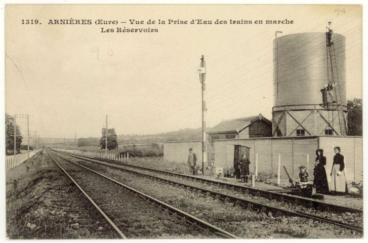 Arnières-sur-Iton. Vue de la prise d'eau des trains en marche. Les Réservoirs.