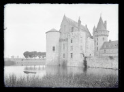 Tours et douves du château de Sully-sur-Loire (Loiret)