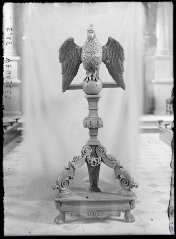 Aigle-lutrin de l'église de Venables (Eure).