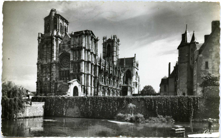 Evreux-Ville. La Cathédrale (Côté Ouest).