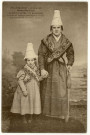 Beuzeville. La mère et sa fille- En promenade.