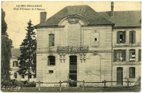 Bec-Hellouin (Le). Cour d'honneur de l'Abbaye.
