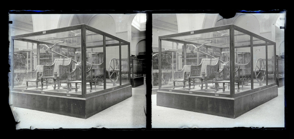 Salle et collections d'un musée égyptien.