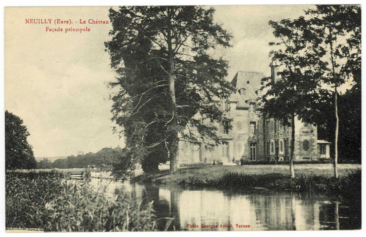 Neuilly. Le Château - Façade principale.