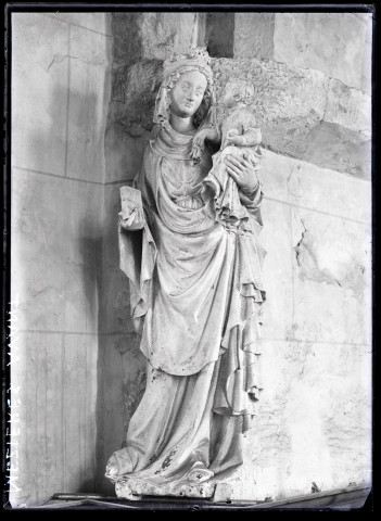 Statue de Vierge à l'enfant de l'église de Mézières-en-Vexin (Eure).