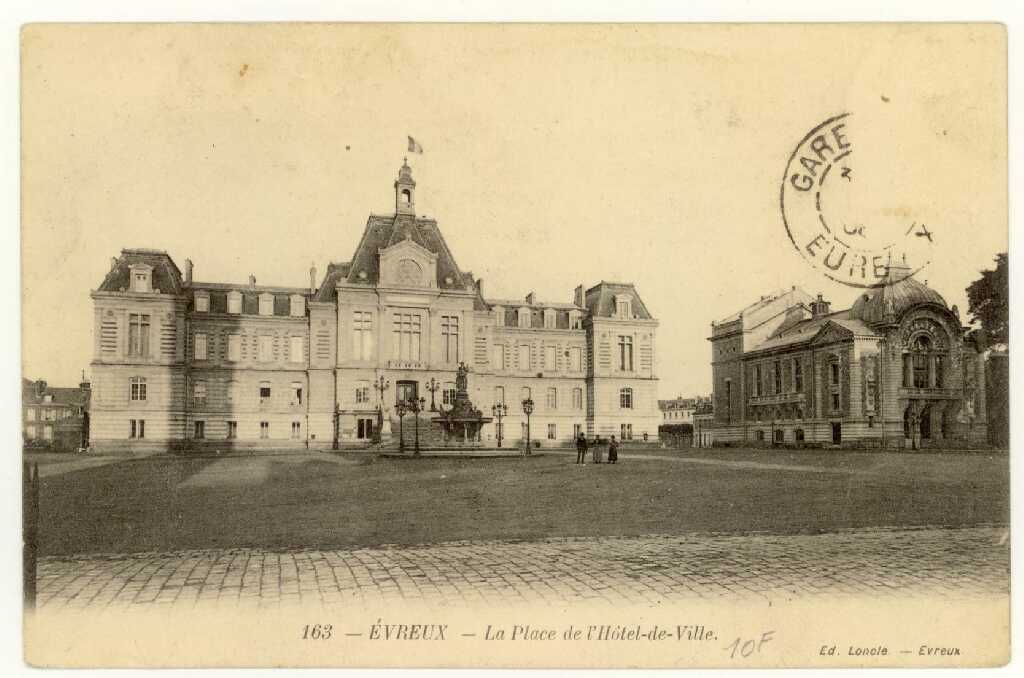 Ressource «Evreux-Ville. La Place de l'Hôtel de Ville.» - - Mnesy...